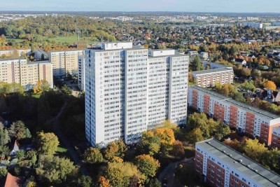 Sofort bezugsfrei: Renovierungsbedürftige 4-Zimmer-ETW mit Stellplatz, Aufzug und Wintergarten