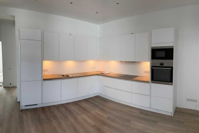 Exklusive 3-Raum-Wohnung mit luxuriöser Innenausstattung mit EBK in Düsseldorf