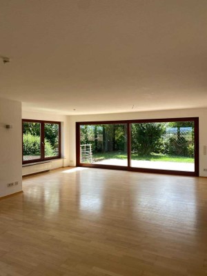 Hausgefühl auf zwei Ebenen – Großzügige Wohnung in Bühl mit besonderem Flair und großem Garten