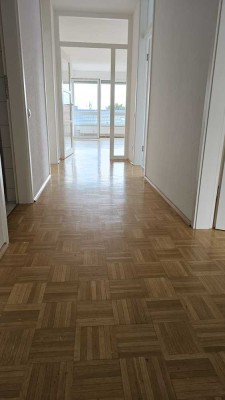 Privatverkauf 
Wunderschöne, lichtdurchflutete 3 Zimmer-Eigentumswohnung, ca. 87m2, Wiesbaden Südost