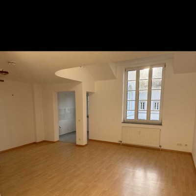 MAISONNETTE-WOHNUNG MIT NEUER KÜCHE