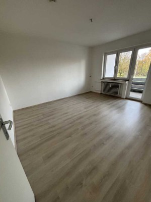 renovierte 2,5-Raum-Wohnung mit Balkon im 1.OG auf ca. 54 m² zu vermieten