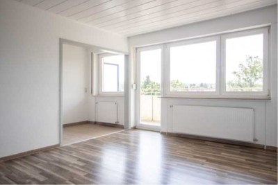 Vollständig renovierte Wohnung, zwei Zimmer, West-Balkon, Garage elektr.