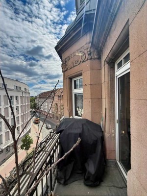 City Wohnung mit 2 Balkonen, toller Aussicht, guter Verkehrsanbindung und Stuckdecken