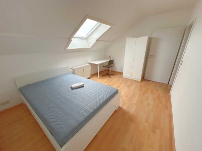 Mitbewohner gesucht. WG-Zimmer in renovierter Wohnung zu vermieten