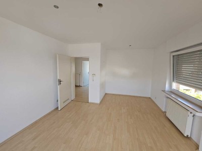 Schöne 2 Zimmerwohnung mit Balkon und Ausblick nach Köln