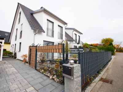 Energieeffizienz A+ | Charmante Doppelhaushälfte mit hochwertigen Böden und moderner Heizung