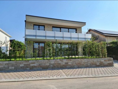 Neu- und hochwertige 5,5-Z-Wohnung mit Terrasse und EBK