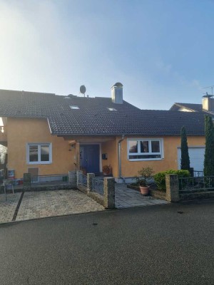 Schöne DG-Wohnung mit 4 Zimmern, EBK und Balkon in Bruckmühl