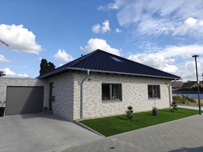 Moderner Bungalow-Neubau