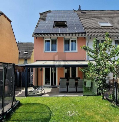 MODERNISIERT & GENÜGEND PLATZ IN RUHIGER WOHNLAGE