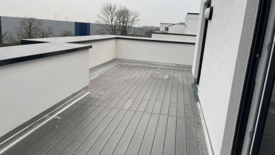 Exklusive 3-Zimmer-Penthouse-Wohnung mit großen Terrassen und EBK in Schönefeld