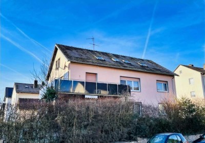 Sofort beziehbare, gemütliche 3 Zimmer-Dachwohnung mit Keller und Gartenanteil in altstadtnaher Woh