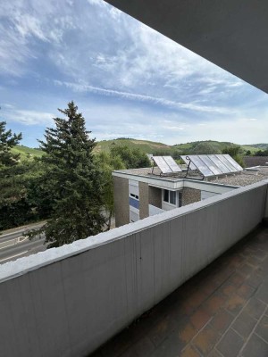 Gepflegte Wohnung inkl. Küche, Weinberg-Blick !