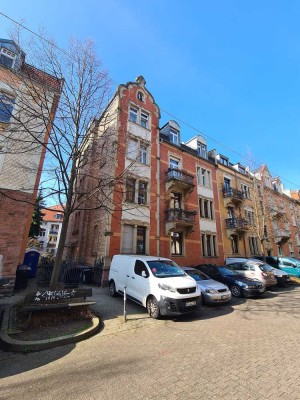 Dachgeschosswohnung mit Baugenehmigung zur Maisonettewohnung in einer der schönsten Straßen von KA