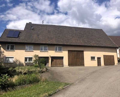 Großes Bauernhaus mit gr. Grundstück - sanierungsbedürftig