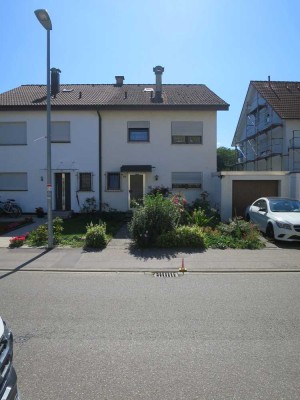 Zentral gelegene  Doppelhaushälfte