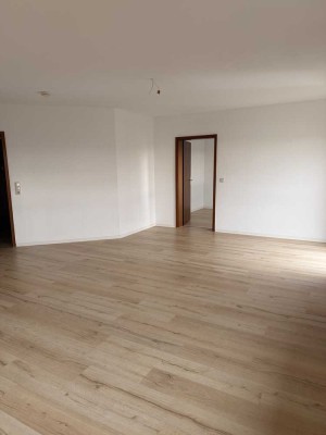 Helle 2-Zimmer-Wohnung im 3. OG mit Balkon und Tiefgaragenstellplatz in Tamm
