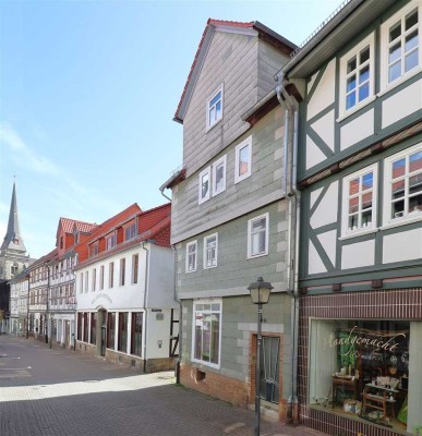 „Mehr als nur Fassade: Dieses Reihenendhaus überzeugt mit inneren Werten“