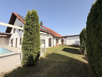 Familienidyll  – großzügiges Einfamilienhaus mit Einliegerwohnung in Illertissen-Betlinshausen