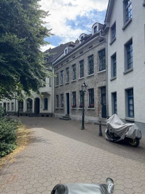 Sanierte 4,5 Zimmer Altbauwohnung mit EBK in Tönisvorst