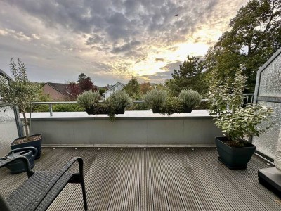Exklusive 3-Zimmer-Maisonette-Wohnung mit gehobener Innenausstattung mit Balkon und EBK in Meerbusch