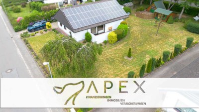 Bungalow mit PV-Anlage und großem Garten