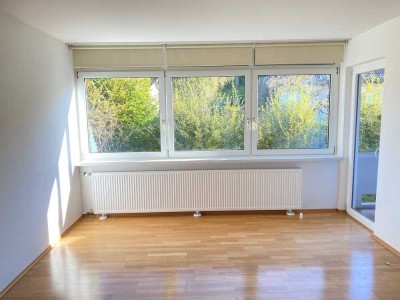 Erstbezug nach Sanierung mit Balkon: Geschmackvolle 3-Zimmer-Wohnung mit geh. Innenausstattung