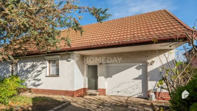 Einfamilienhaus mit Garten, Garage und viel Potenzial in Ahrensfelde