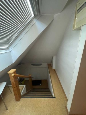 Stilvolle, modernisierte 1-Raum-DG-Wohnung mit gehobener Innenausstattung in Neckarsulm