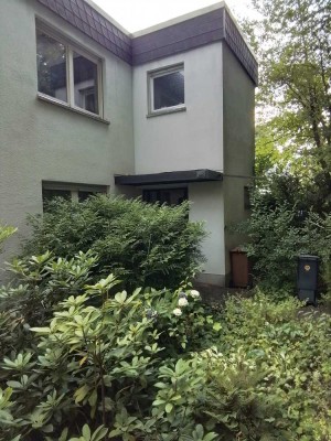 Reiheneck-Haus von Privat in Schwalbach am Taunus, OT Limes, BJ 1969, Fernwärme