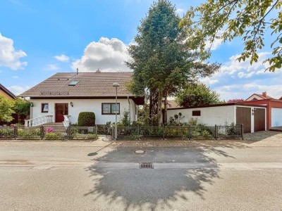 Einzigartiges Einfamilienhaus mit großem Garten, Einliegerwohnung und Doppelgarage in Hohenthurm