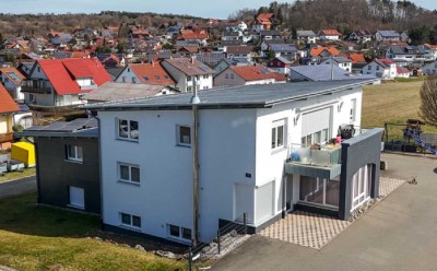 Komplett saniertes Wohnhaus mit 5 Wohneinheiten und 10 Stellplätzen, Photovoltaikanlage