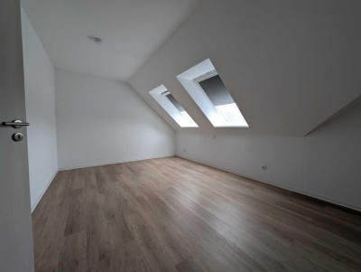 Schöne und helle 2,5-Zimmer-Wohnung mit Balkon | Erstbezug nach Modernisierung