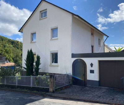 Geräumiges 10-Zimmer Haus mit Garage in Kämpfelbach