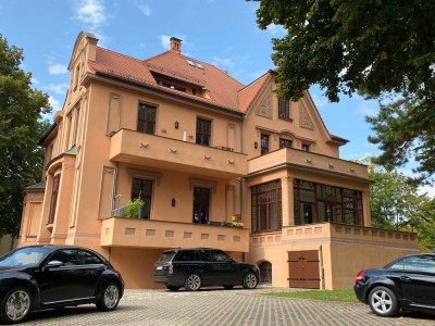 Stilvolle Altbauwohnung mit Stuck, Wintergarten und Balkon im Lennéviertel