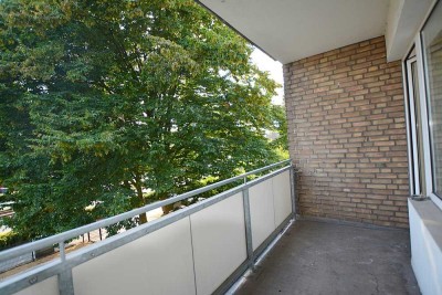 Helle, renovierte 3- Zimmer-Wohnung mit  Balkon  und Stellplatz und viel Grün #Nähe KR-Hüls#
