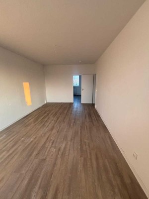 ** 3 Raum Wohnung ** saniert ** Badewanne ** Balkon **