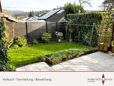 Doppelhaushälfte mit 75 m² Wohnfläche (WEG geteilt), Sanierungsstau.  Mit Garten und Garage.