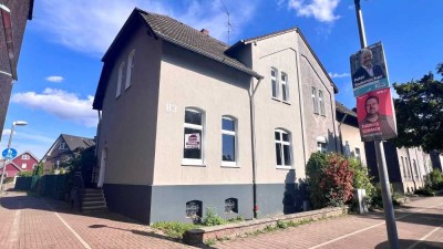 Großzügige Doppelhaushälfte für Handwerker mit viel Potential