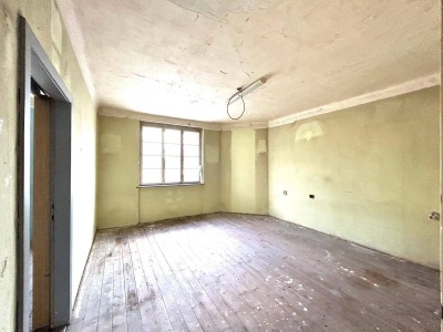 Gestalten Sie Ihren Wohntraum – sanierungsbedürftige Wohnung mit Potenzial