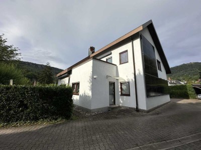 Wohlfühloase in bester Lage: 1-2 Familienhaus mit Garten, Carport & PV-Anlage in Baden-Baden