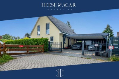 Neubau aus 2017: Einzugsbereites Einfamilienhaus mit Doppel-Carport & großer Terrasse