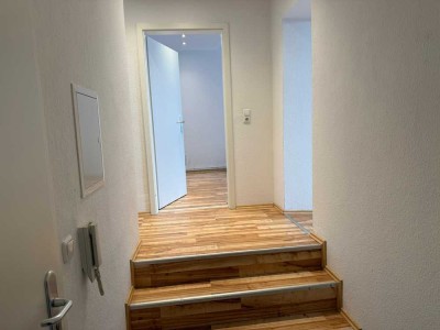 Sofort frei: Geschmackvolle 2-Zimmer Wohnung mit Südbalkon und EBK