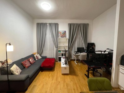 2-Zimmer Altbauwohnung mit Aufzug und Einbauküche