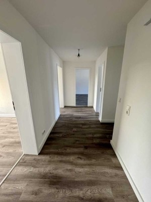 Helle und renovierte 3-Zimmer-Wohnung mit Balkon & Einbauküche