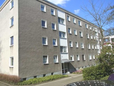 Schöne 3-Zimmerwohnung mit Balkon - unrenoviert -