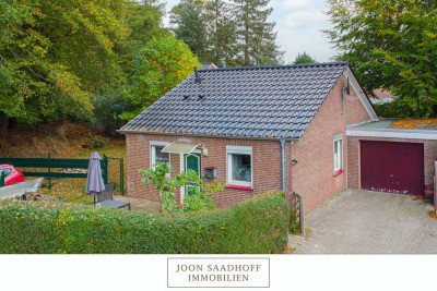 Attraktives Ferienhaus auf großem Grundstück im Ferienpark Berumbur