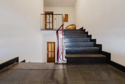 Zentral gelegenes, bereits aufgeteiltes Mehrfamilienhaus in unmittelbarer Nähe zur Universität.