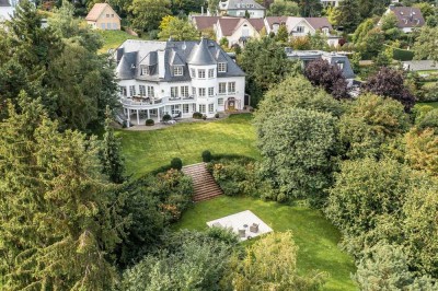 Exklusive Architektur auf traumhaftem Grundstück! Ein Anwesen im Stil eines französischen Châteaus.